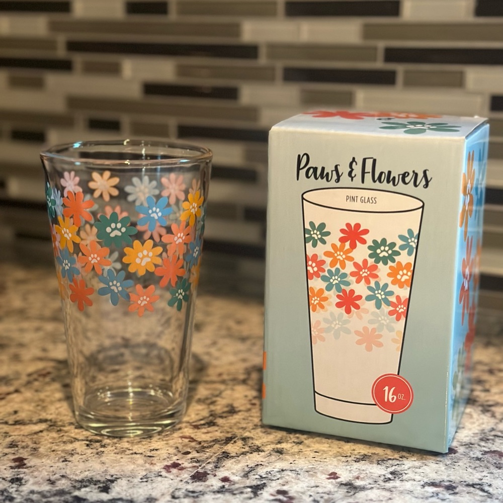 Paws & Flowers 16 oz Pint glass NIB